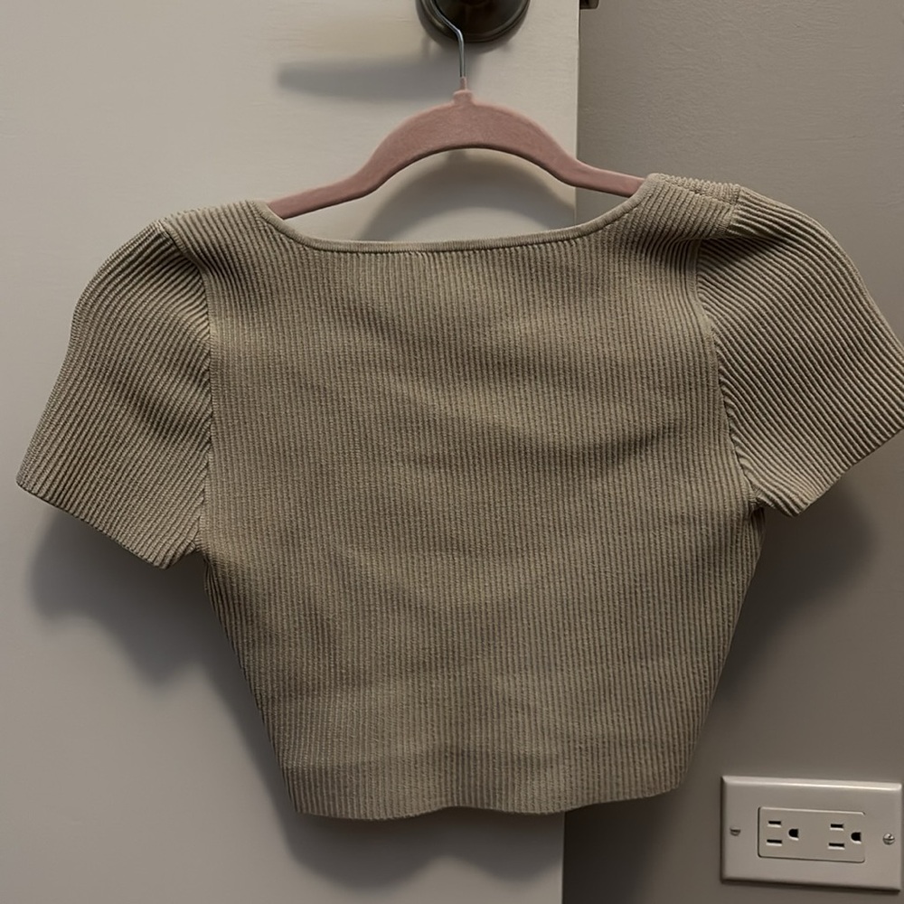 Babaton Aritzia Sculpt Knit Ribbed Crop Top – Size M - Picture 4 of 4